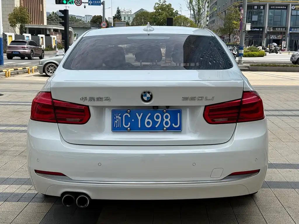 BMW 3 Series 2019 — фото 10