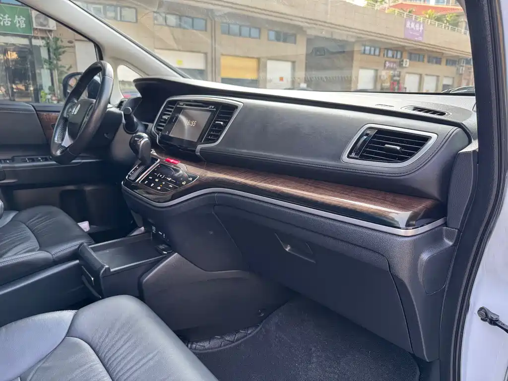 Honda Odyssey 2018 — фото 11