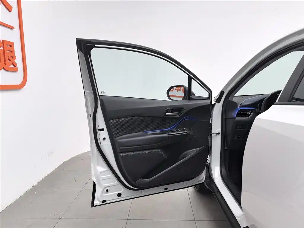 Toyota C-HR 2022 — фото 8