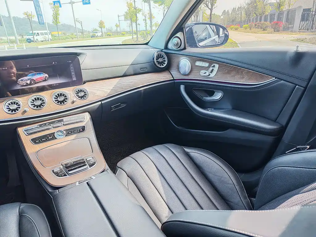 Mercedes-Benz E-Class 2020 — фото 10