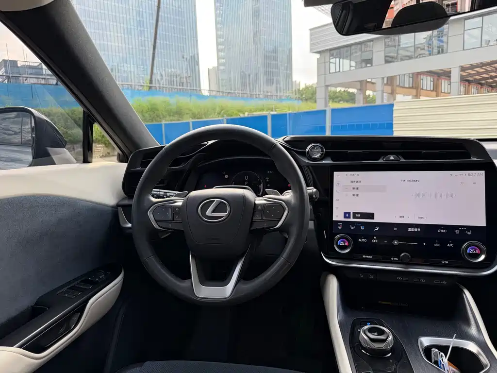 Lexus RZ 2023