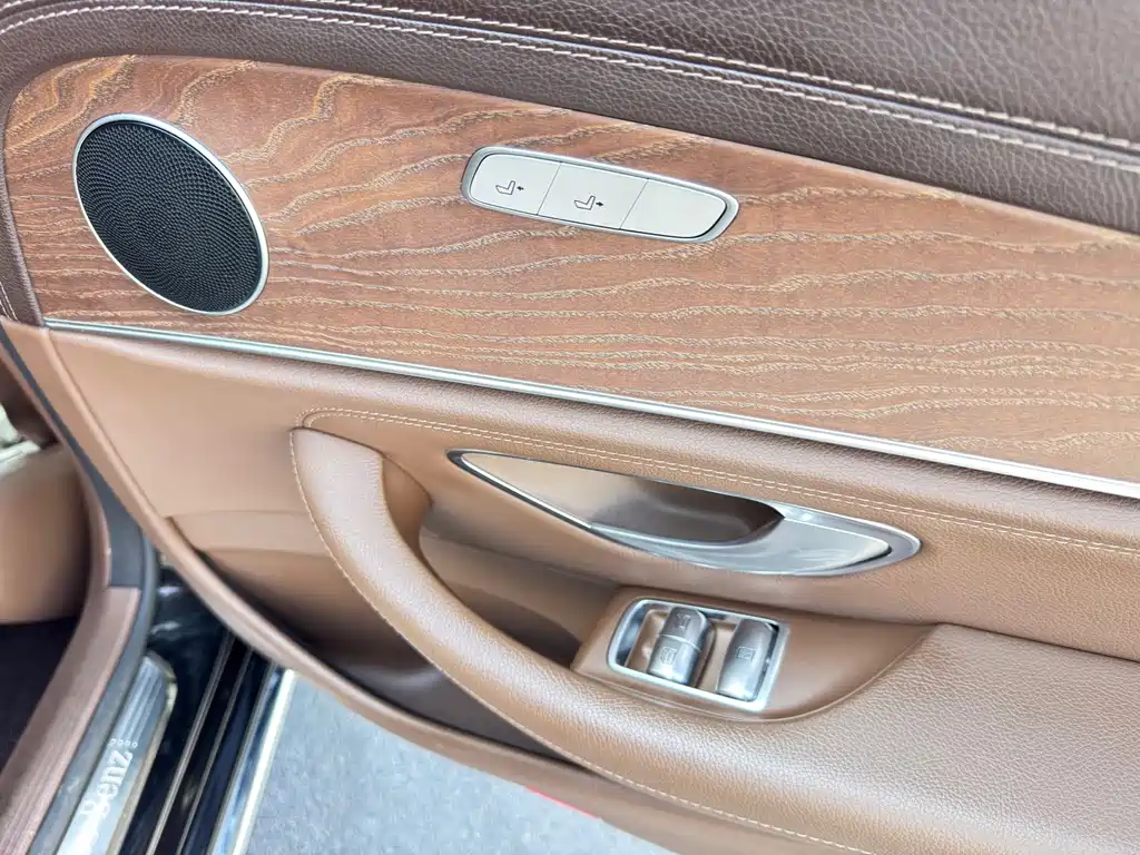Mercedes-Benz E-Class 2019 — фото 19