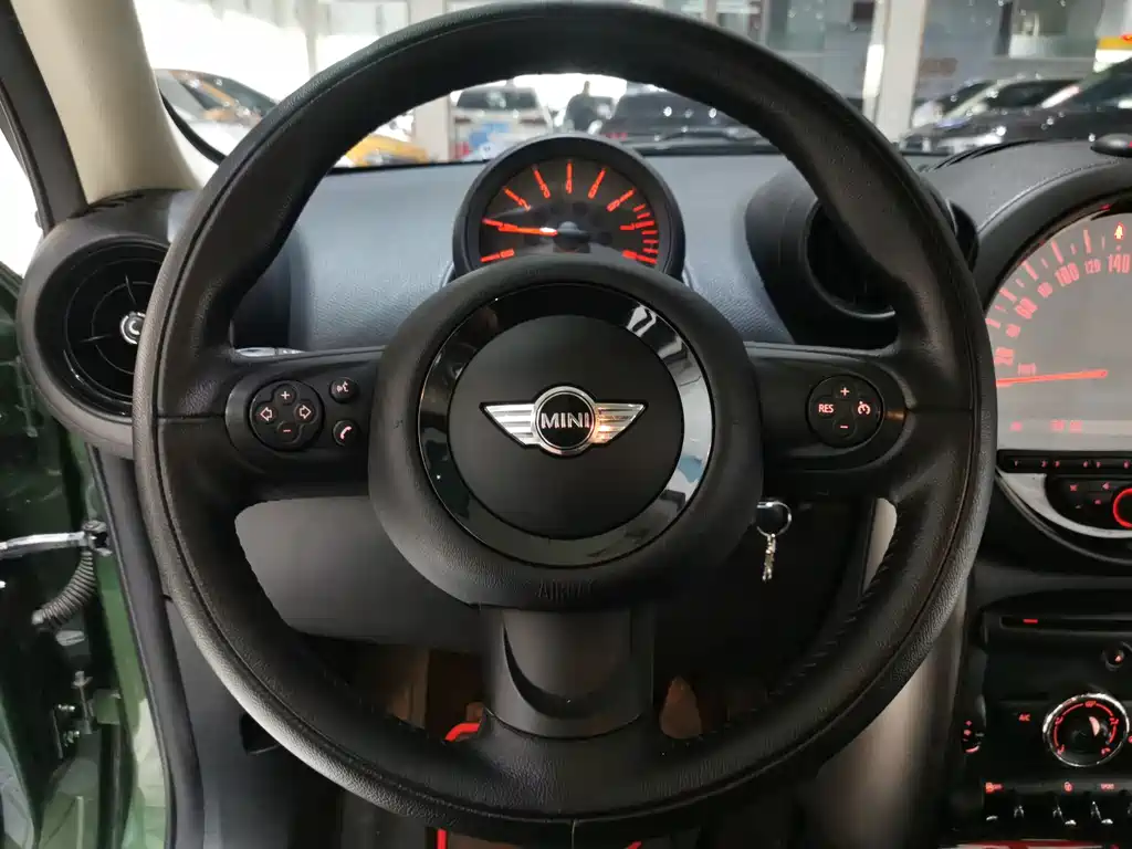 MINI Countryman 2016 — фото 13