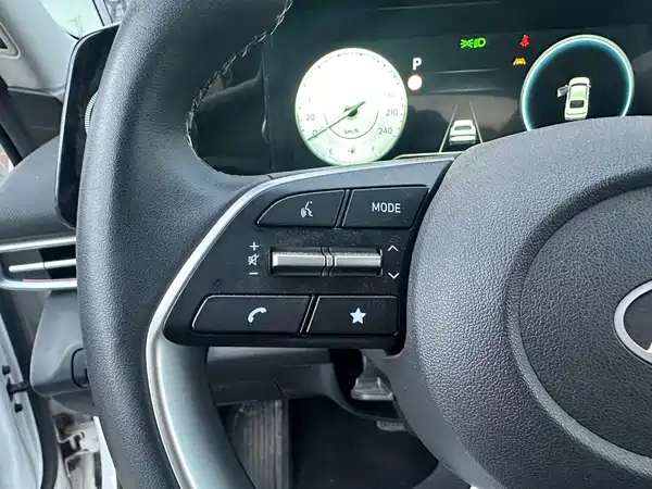 Hyundai Elantra 2023