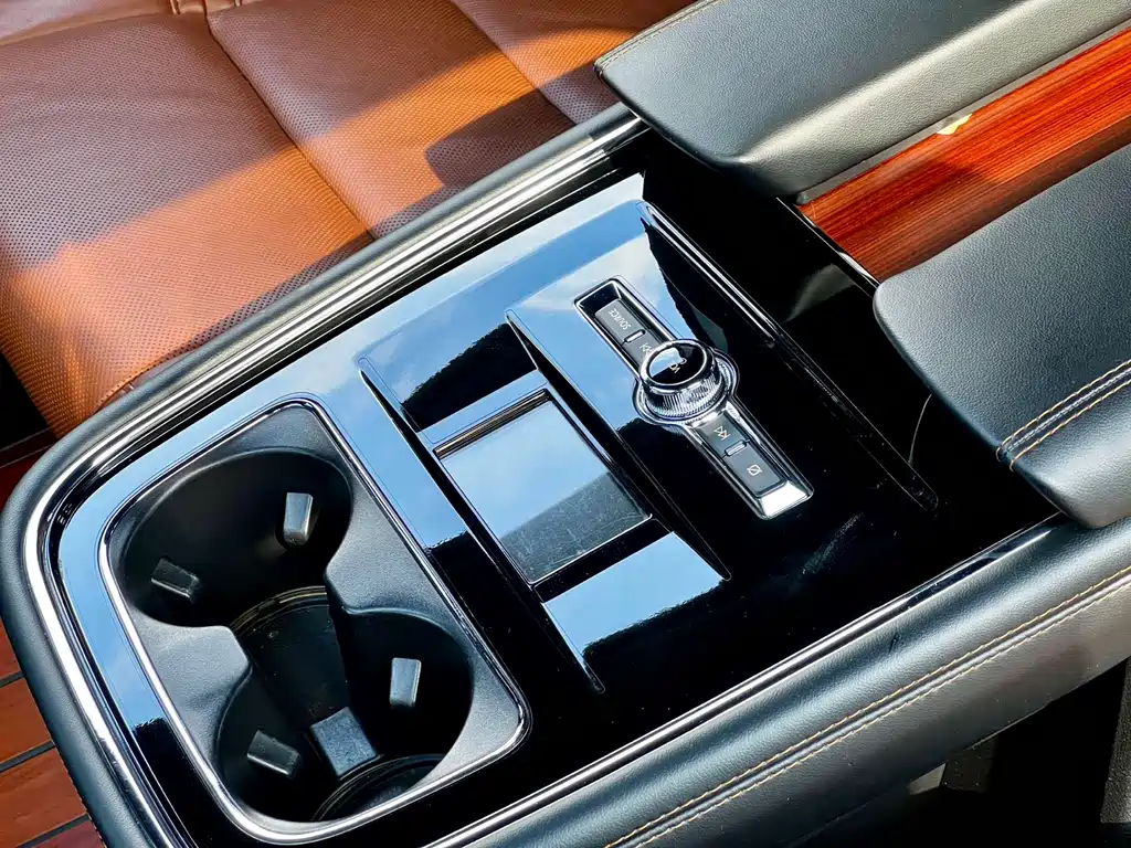 Lincoln Navigator 2020 — фото 23