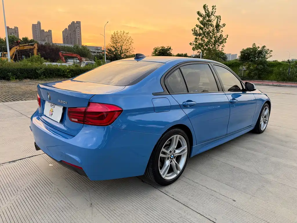 BMW 3 Series 2019 — фото 12