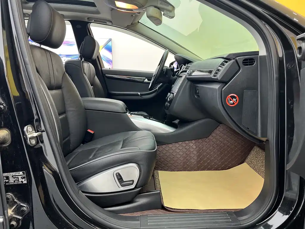 Mercedes-Benz R-Class 2017 — фото 15