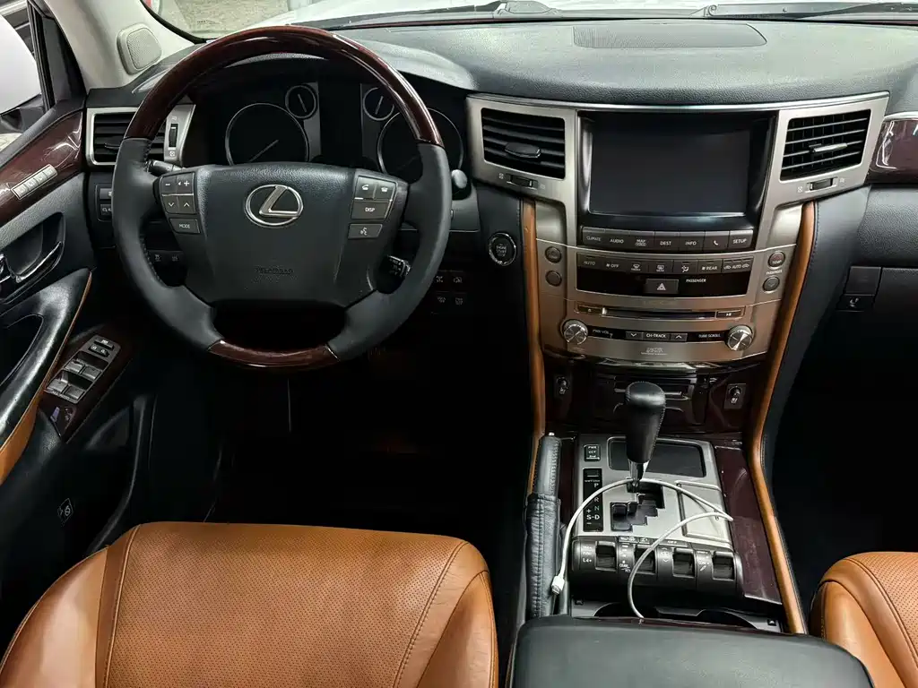 Lexus LX 2012