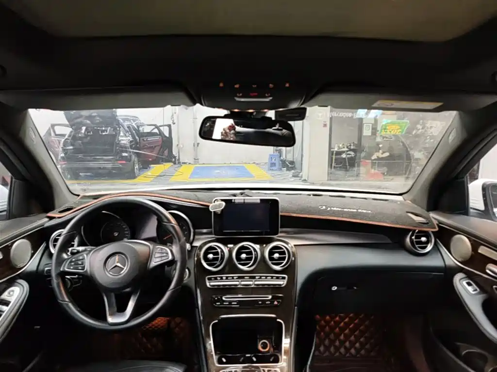 Mercedes-Benz GLC 2018 — фото 18