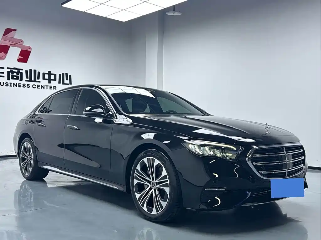 Mercedes-Benz E-Class 2025 — фото 3