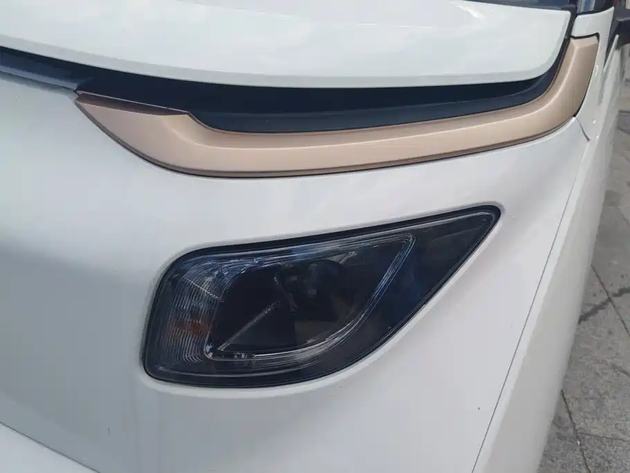 Baojun E200 2021