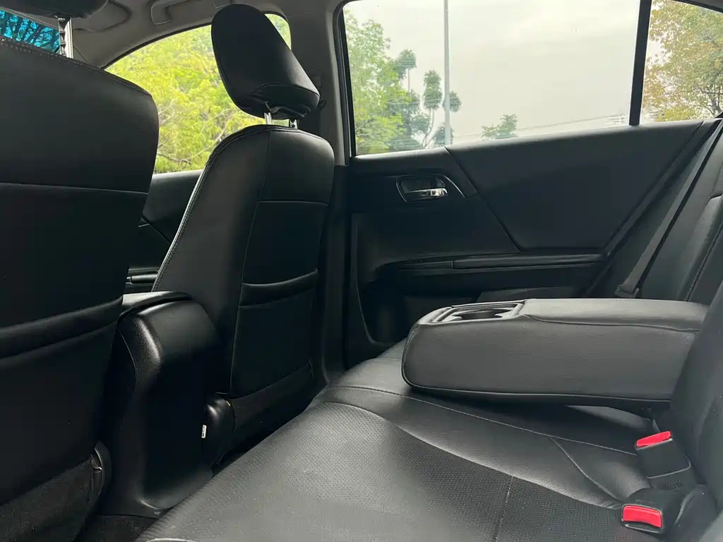 Honda Accord 2017 — фото 20