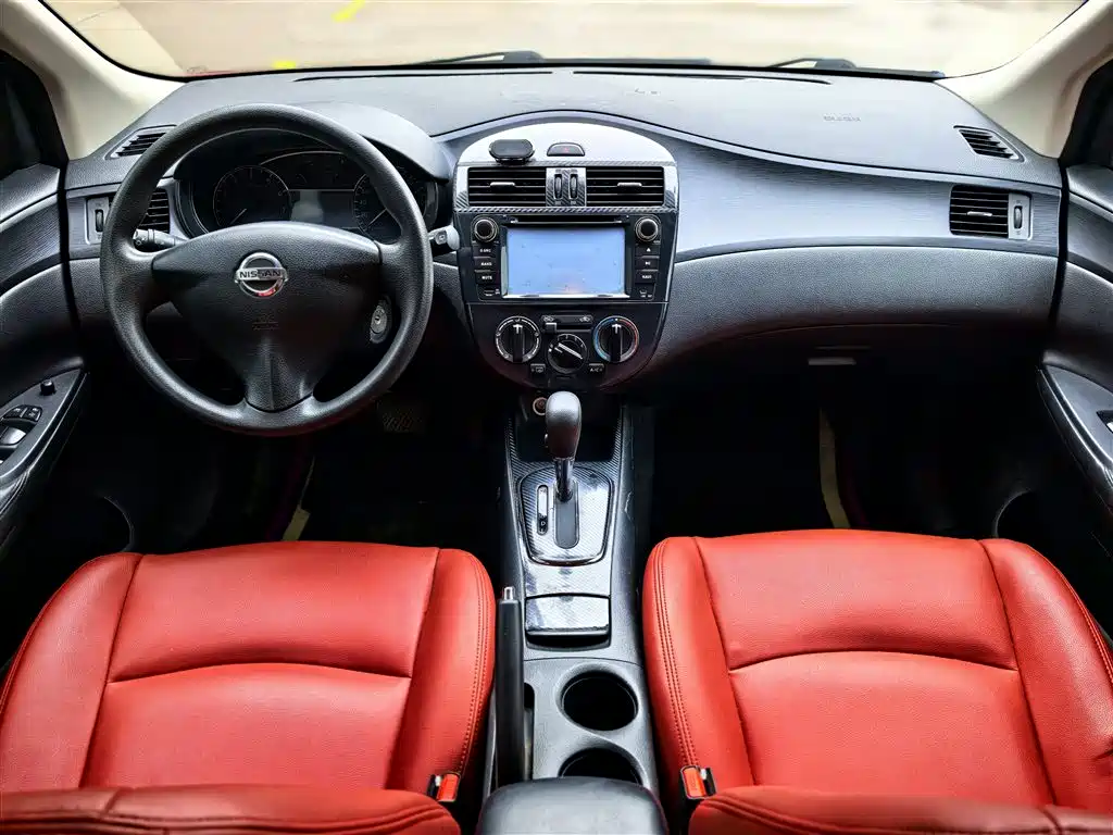 Nissan Tiida 2012 — фото 11