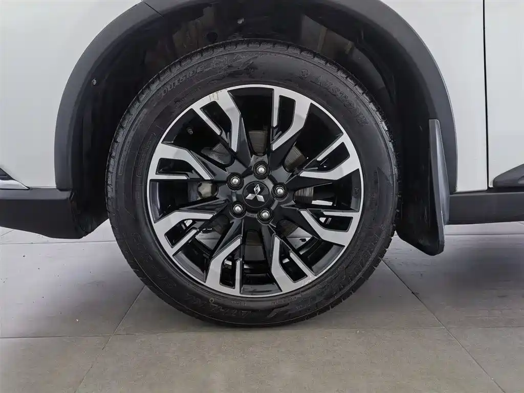 Mitsubishi Outlander 2019 — фото 17