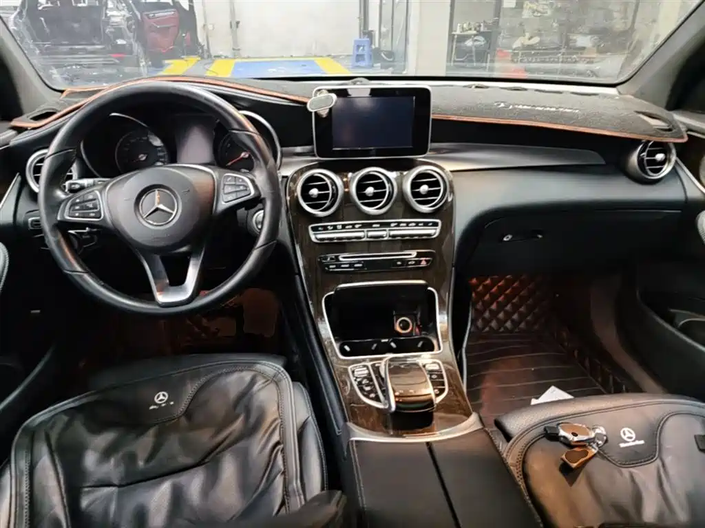 Mercedes-Benz GLC 2018 — фото 10