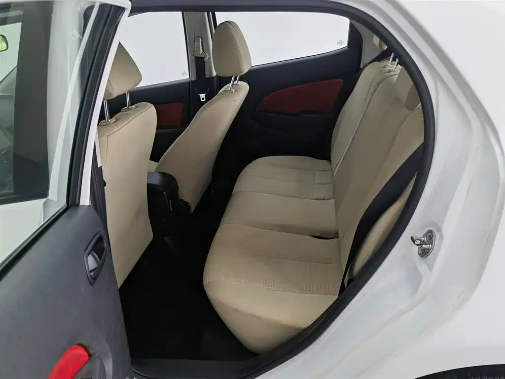 Mazda 2 2015 — фото 15
