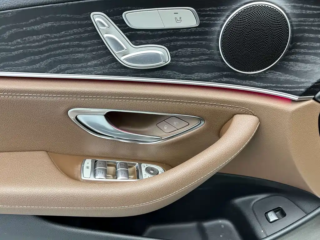 Mercedes-Benz E-Class 2019 — фото 12