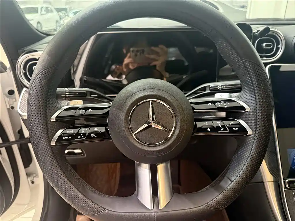 Mercedes-Benz C-Class 2025 — фото 13