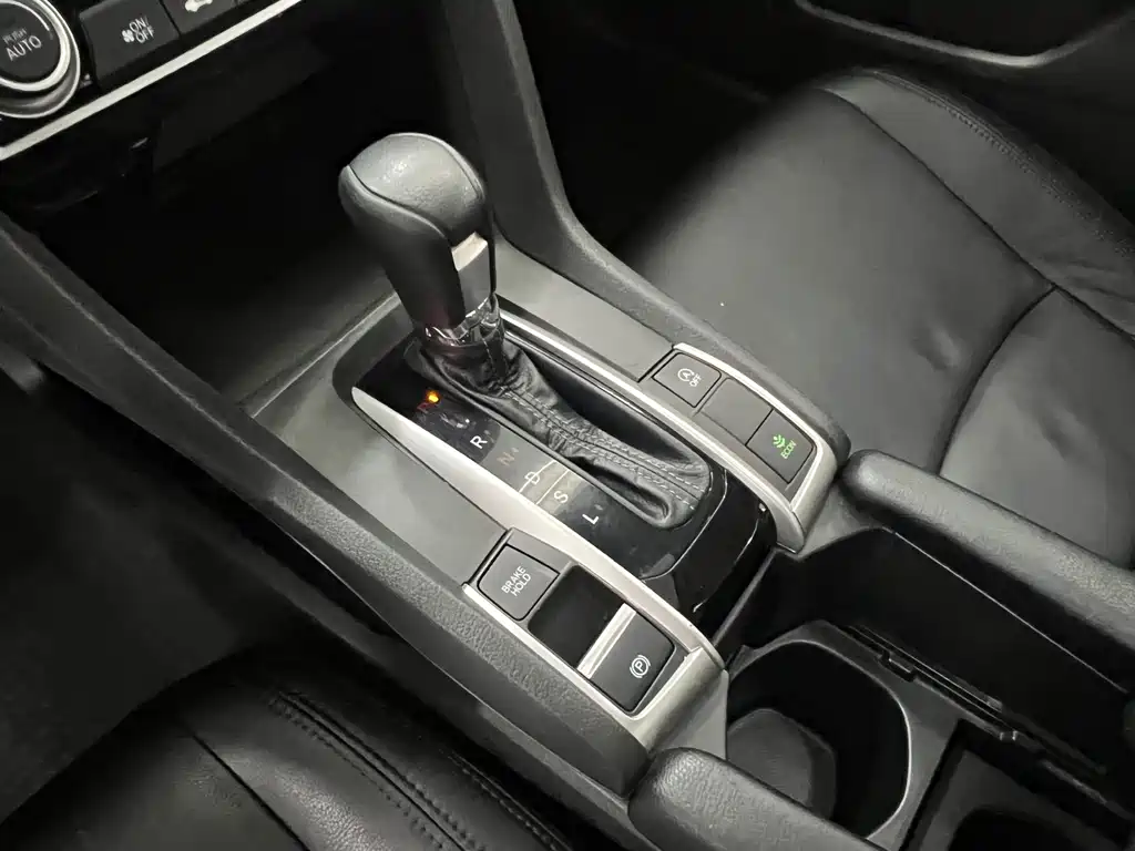 Honda Civic 2018 — фото 18
