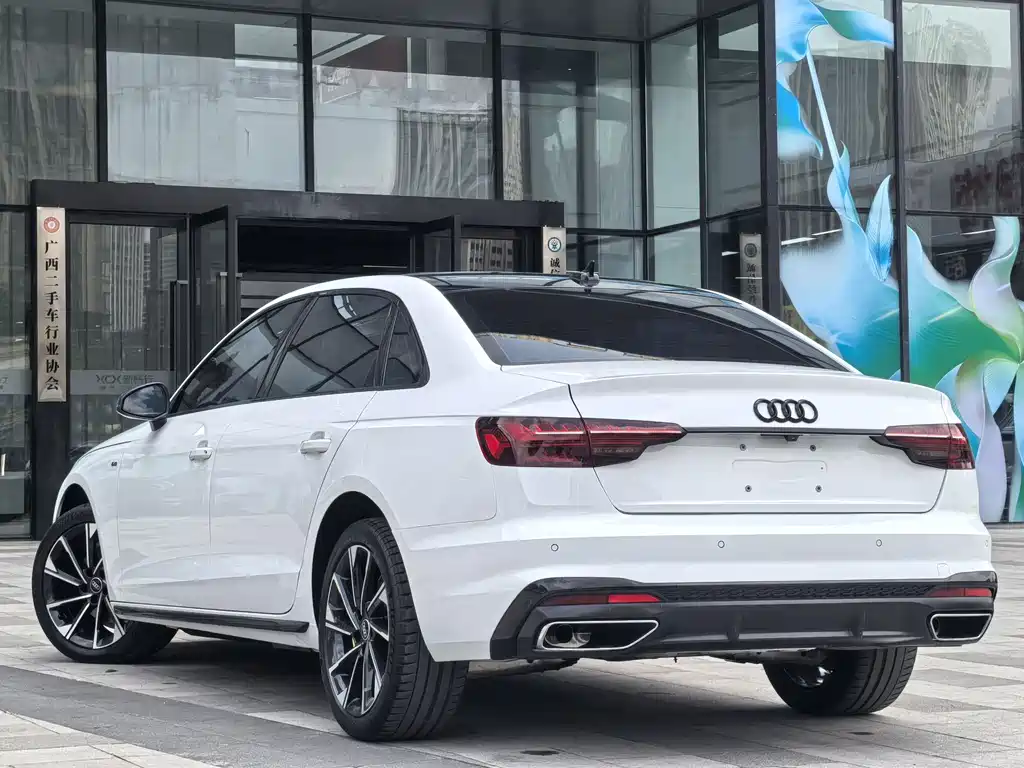 Audi A4L 2023 — фото 4