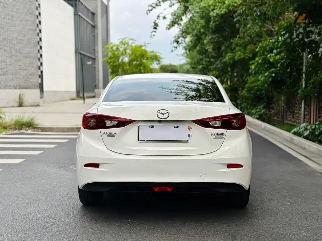 Mazda 3 Axela 2018 — фото 5
