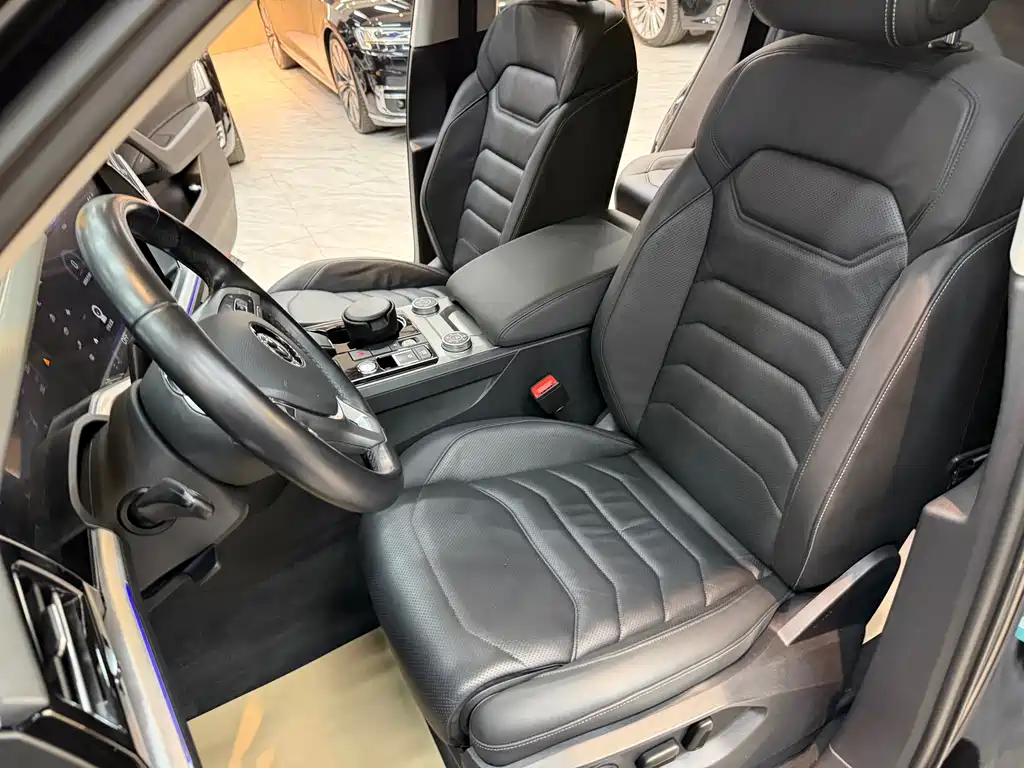 Volkswagen Touareg 2019 — фото 19