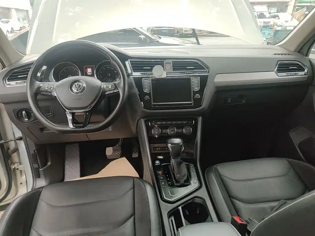 Volkswagen Tiguan L 2017 — фото 10