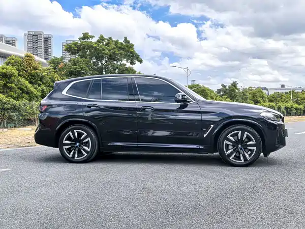 BMW iX3 2023