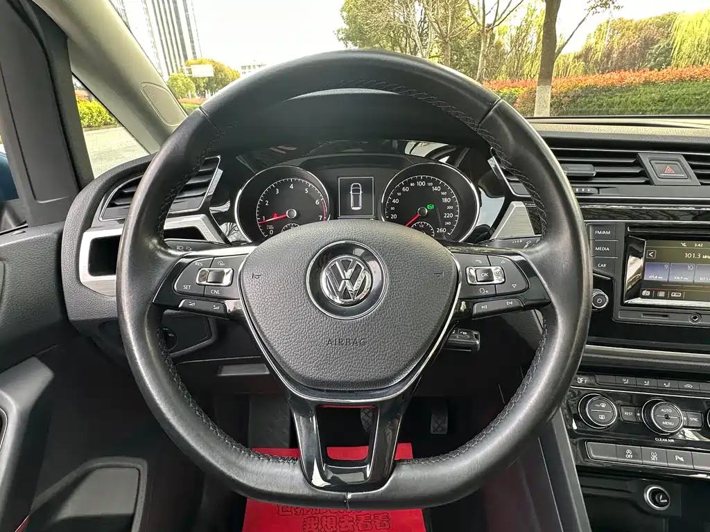 Volkswagen Touran 2016 — фото 15