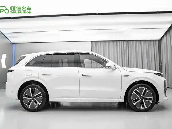 Li Auto L6 2025