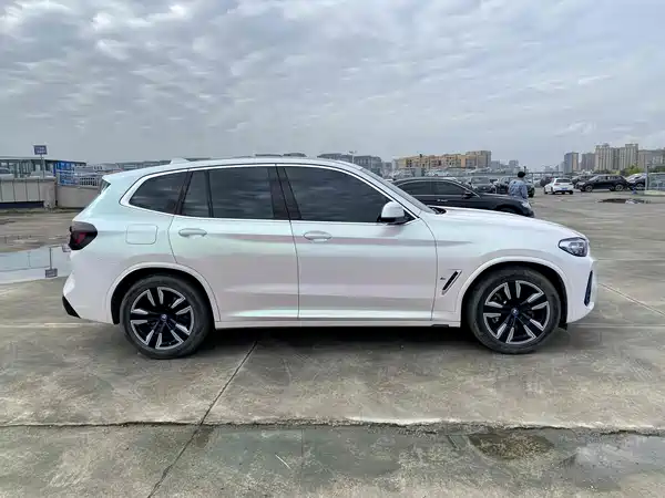 BMW iX3 2022