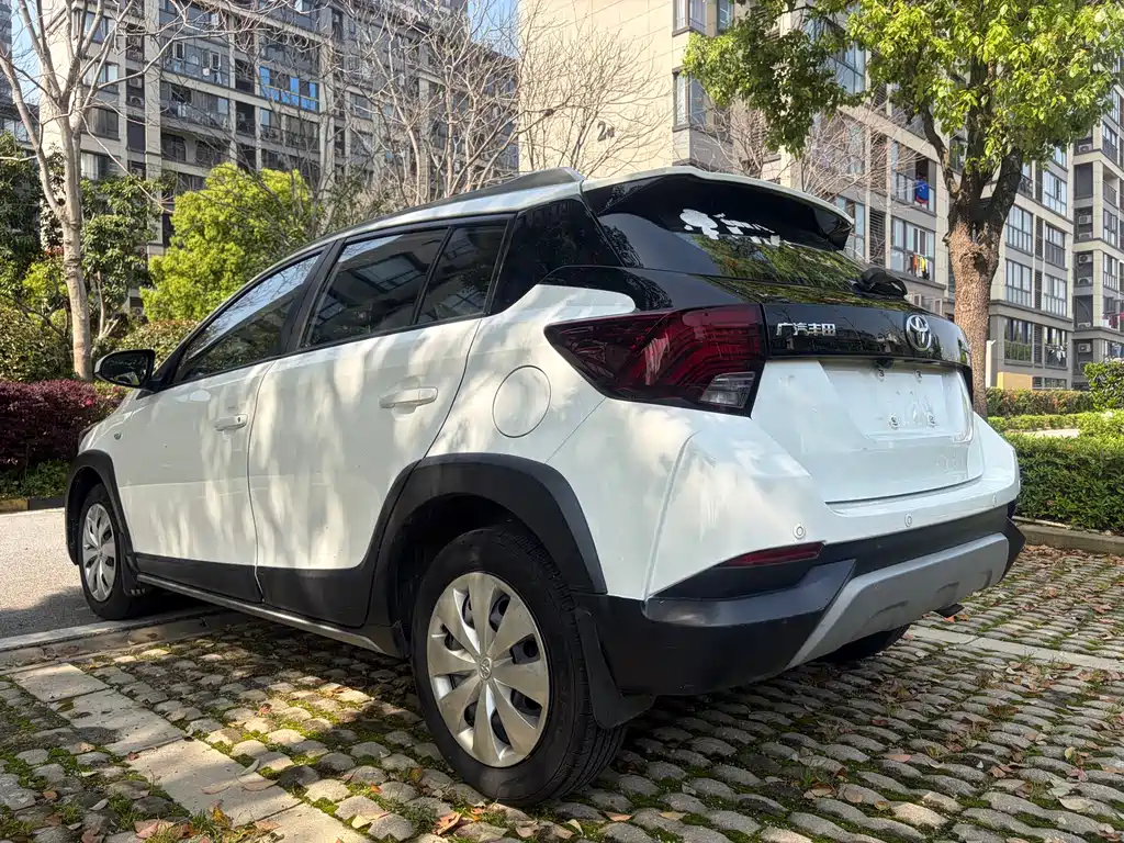 Toyota Yaris L 2020 — фото 9