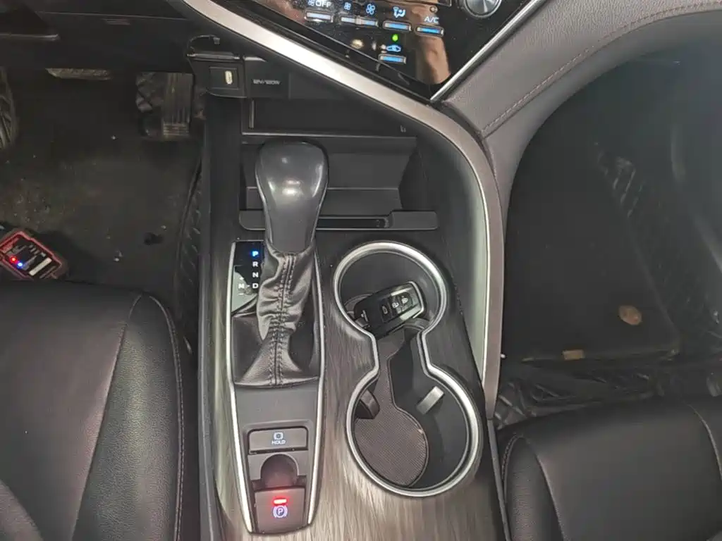 Toyota Camry 2022 — фото 14