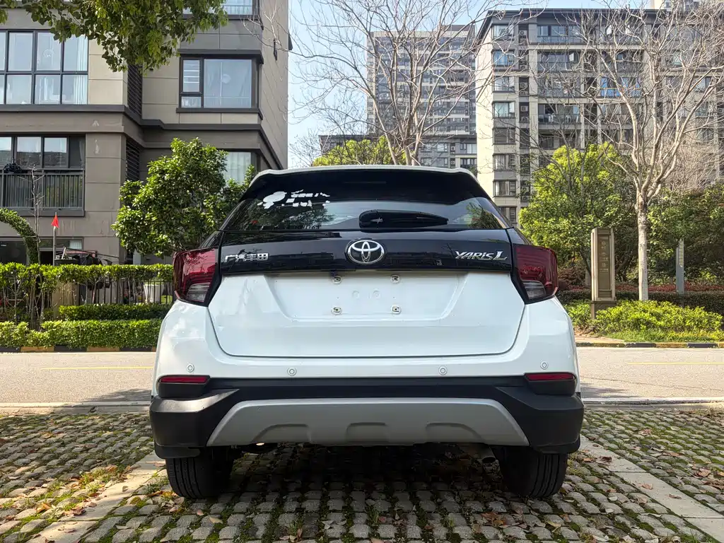 Toyota Yaris L 2020 — фото 8