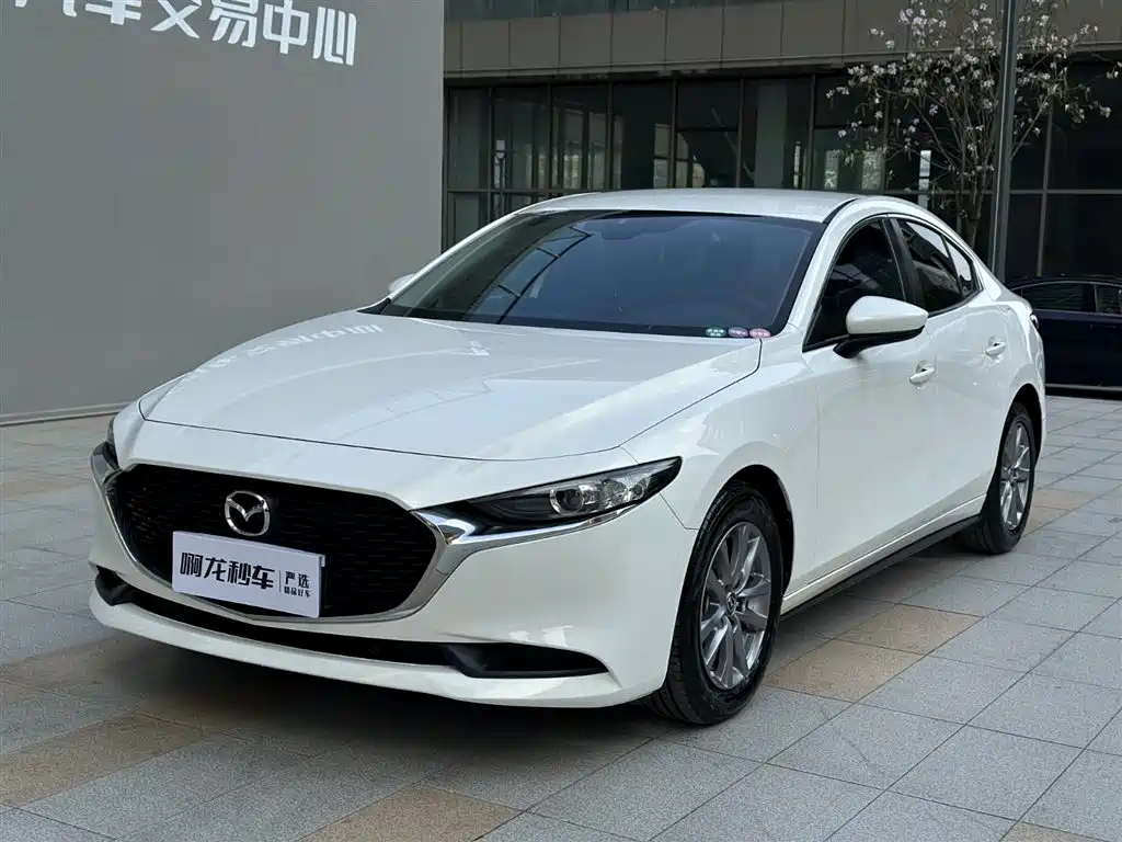Mazda 3 Axela 2022 — фото 3