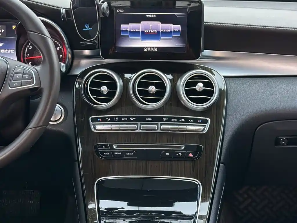 Mercedes-Benz GLC 2017 — фото 18