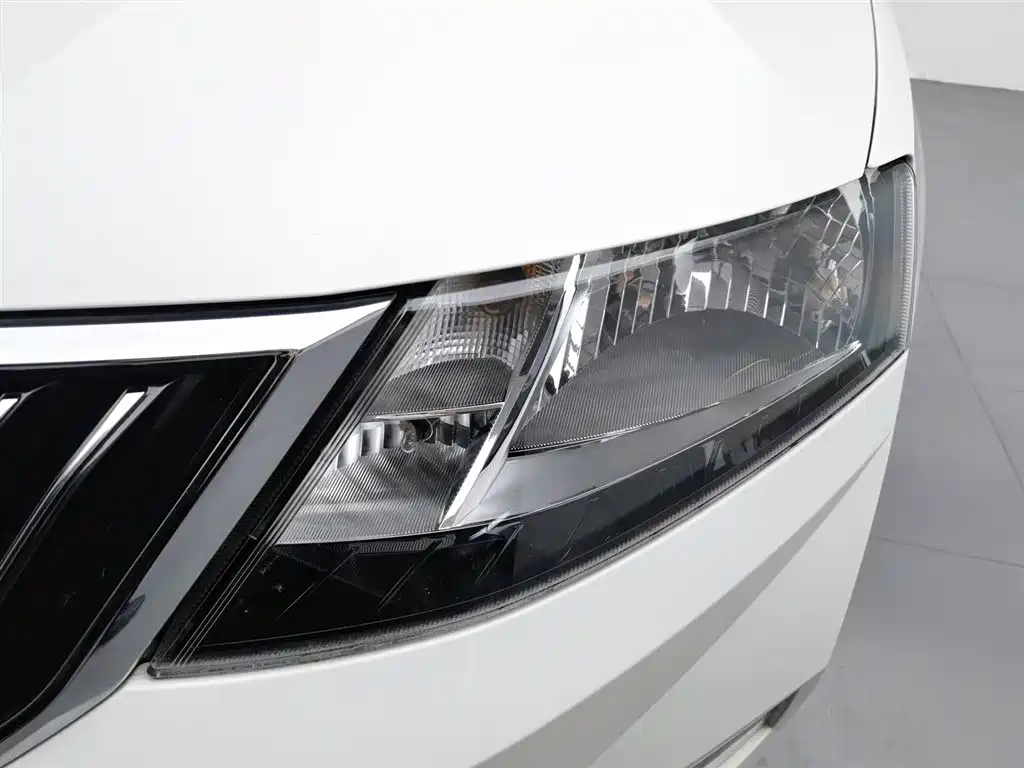 Skoda Rapid 2019 — фото 7