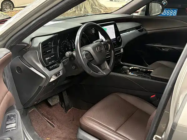 Lexus RX 2023