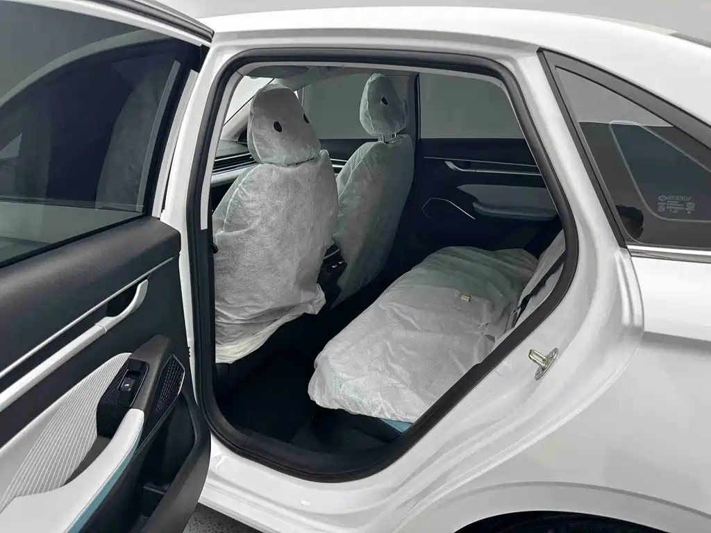 Geely Emgrand 2023 — фото 13