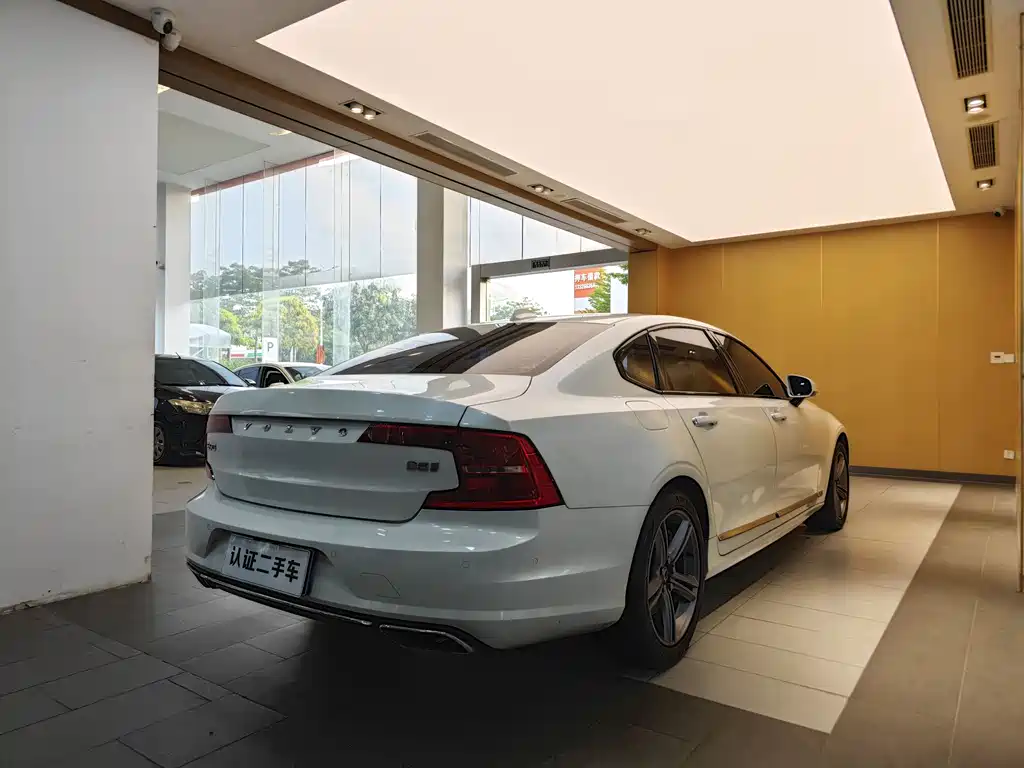 Volvo S90 2019 — фото 31