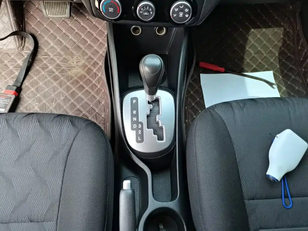 Kia K2 2015 — фото 14