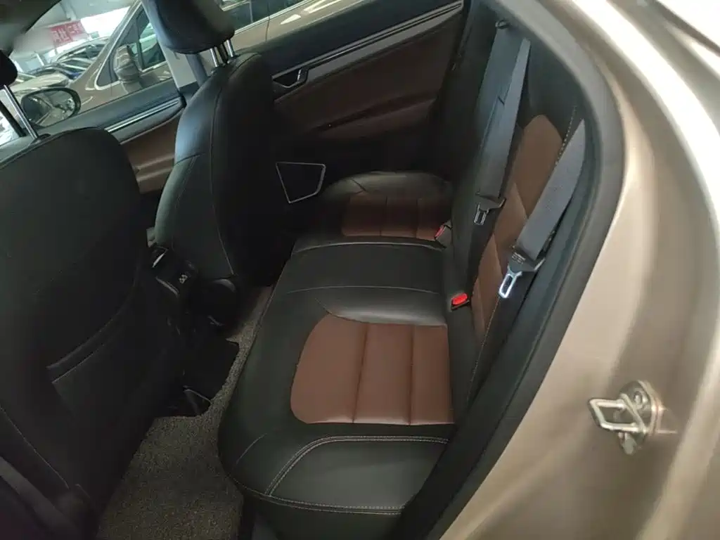 Geely Emgrand GS 2019 — фото 17