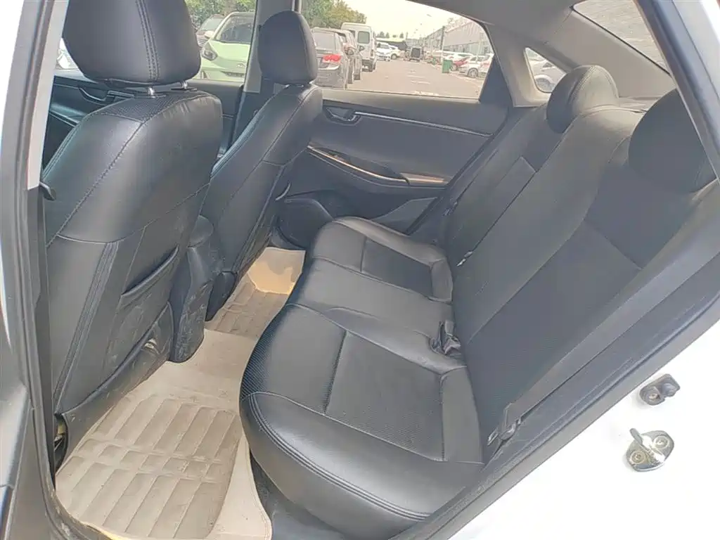 Hyundai Elantra 2019 — фото 17