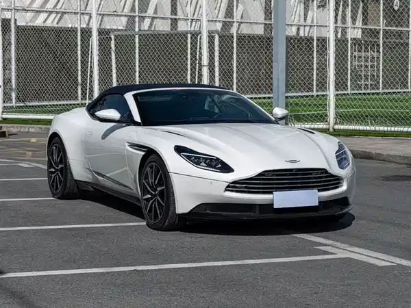 Aston Martin DB11 2019