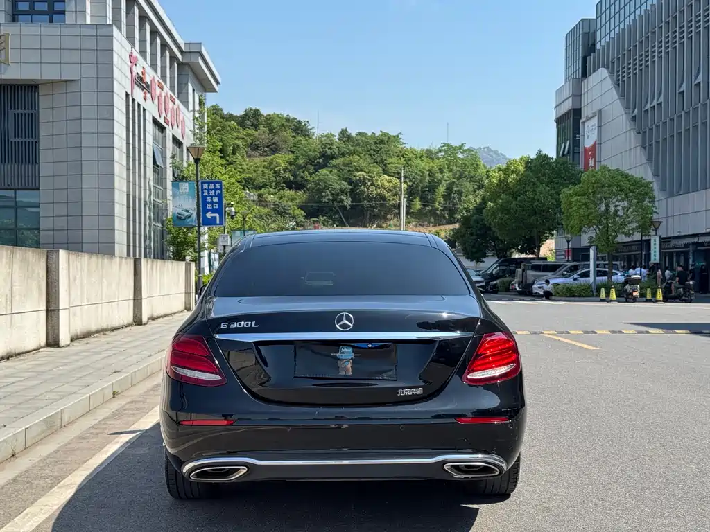 Mercedes-Benz E-Class 2020 — фото 13