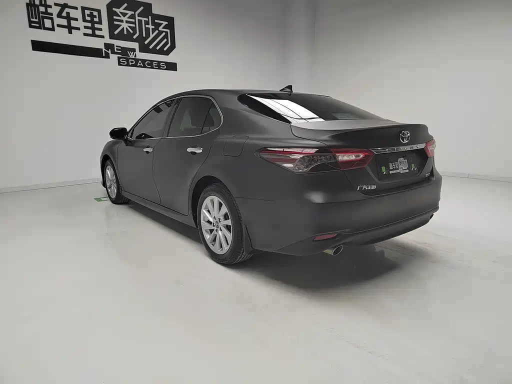 Toyota Camry 2022 — фото 6