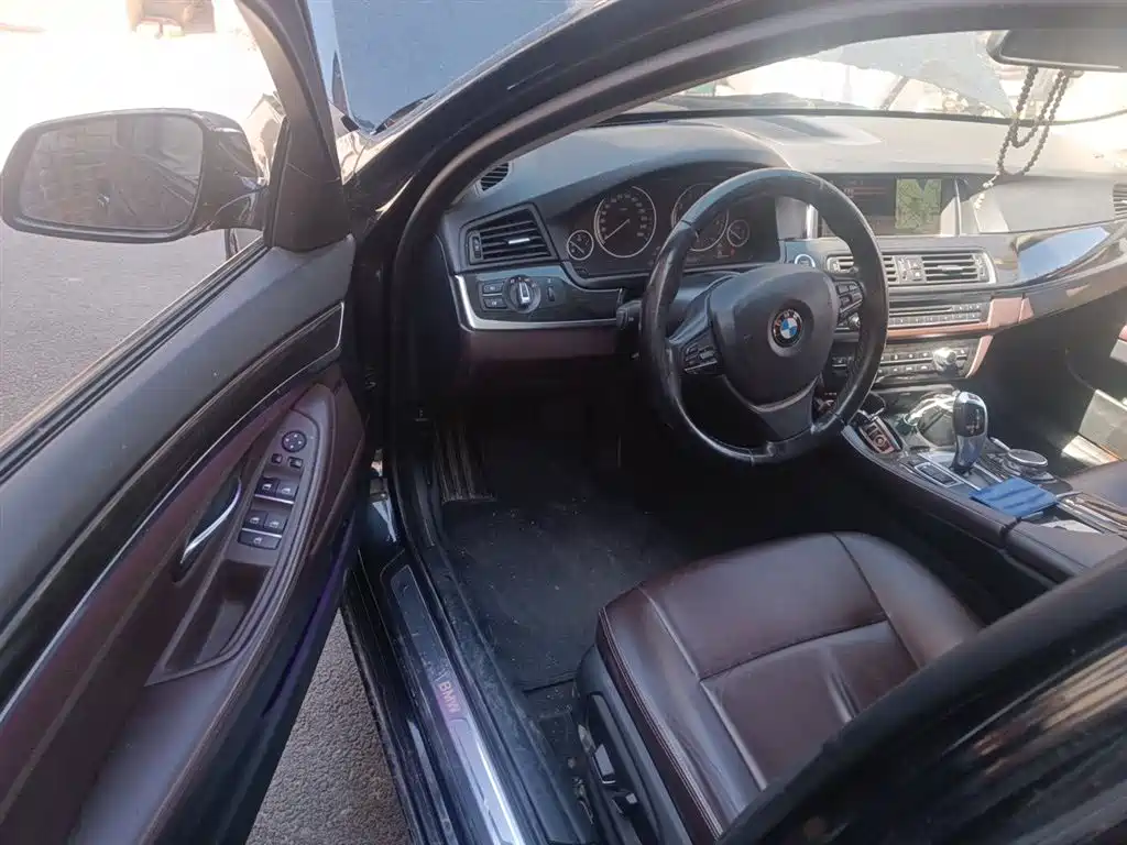 BMW 5 Series 2016 — фото 14