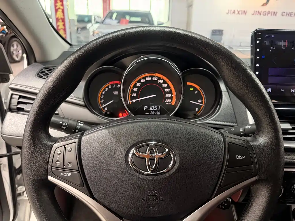 Toyota Yaris L 2023 — фото 10