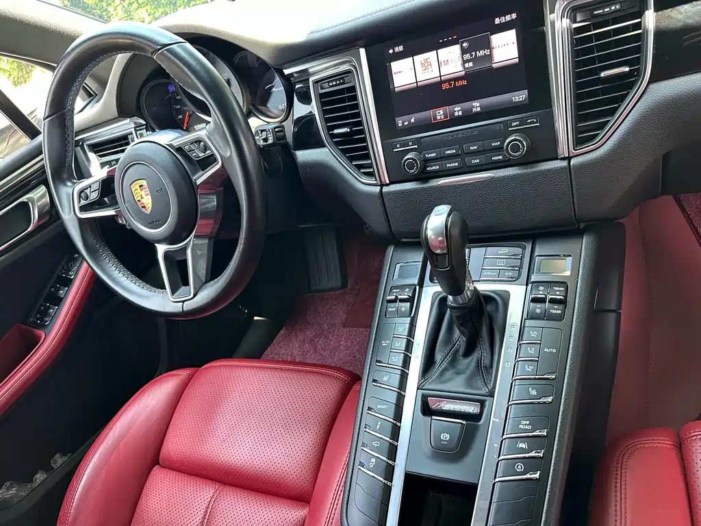 Porsche Macan 2017 — фото 18