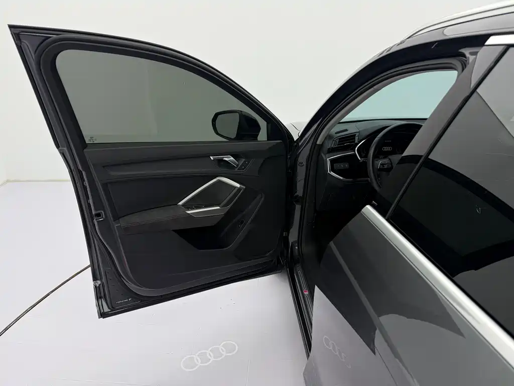 Audi Q3 2023 — фото 24